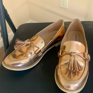 Just Fab size 8 Rose Gold metallic shoes/loafers.